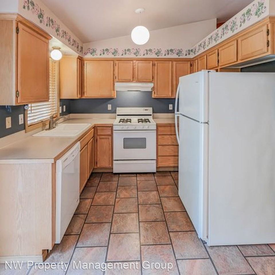 7794 262nd Pl Nw - Photo 2 of 10