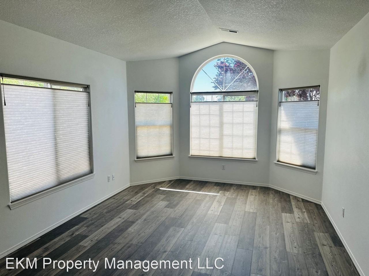 16018 Ne 72nd Cir - Photo 2 of 22