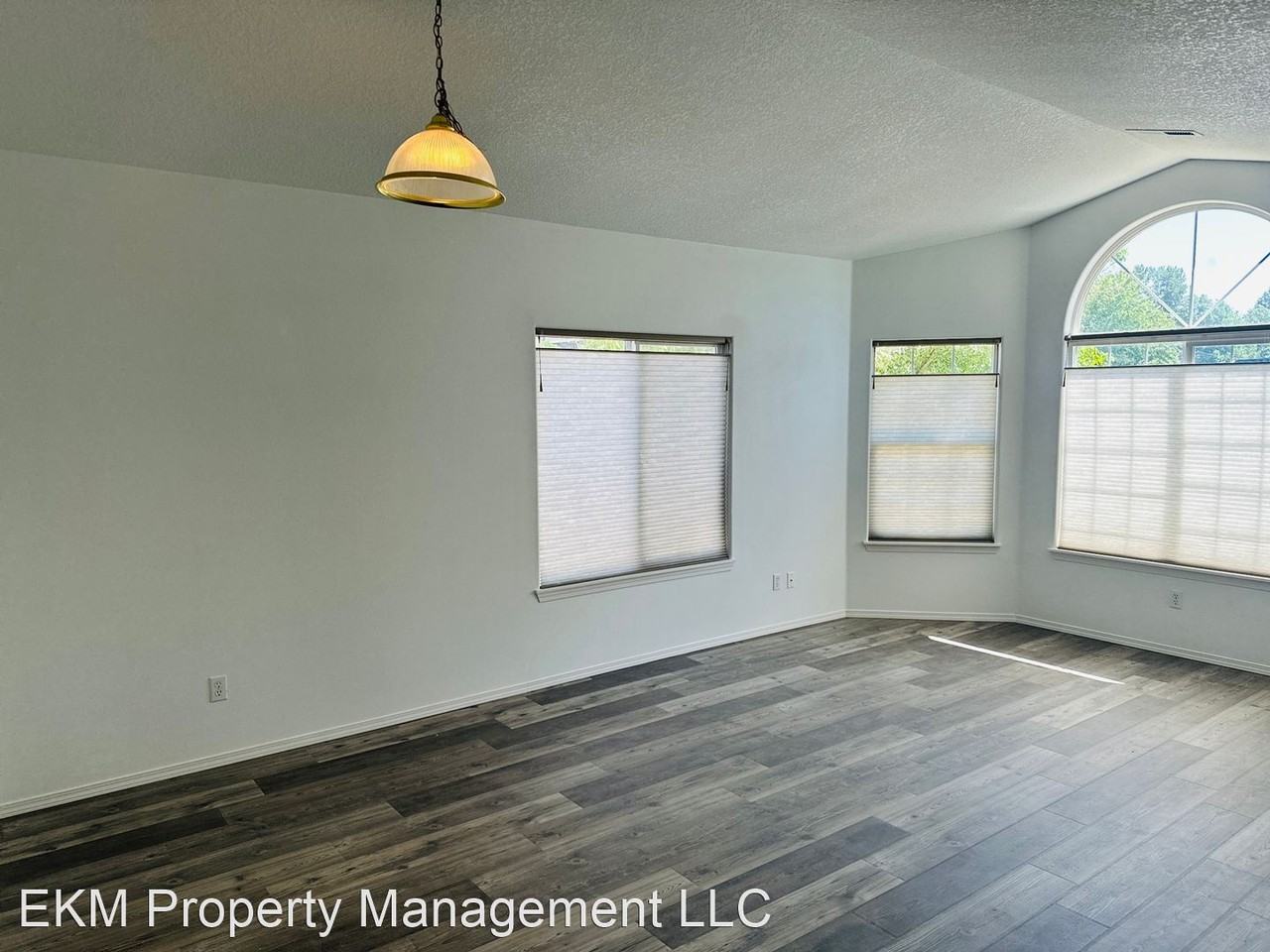 16018 Ne 72nd Cir - Photo 3 of 22