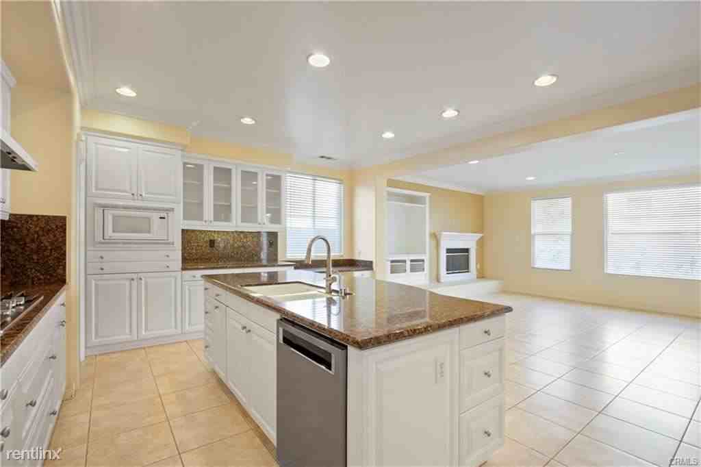 41 Capistrano - Photo 3 of 10