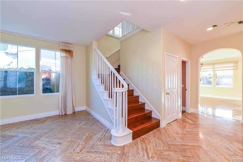 20 Pacific Grv - Photo 2 of 10