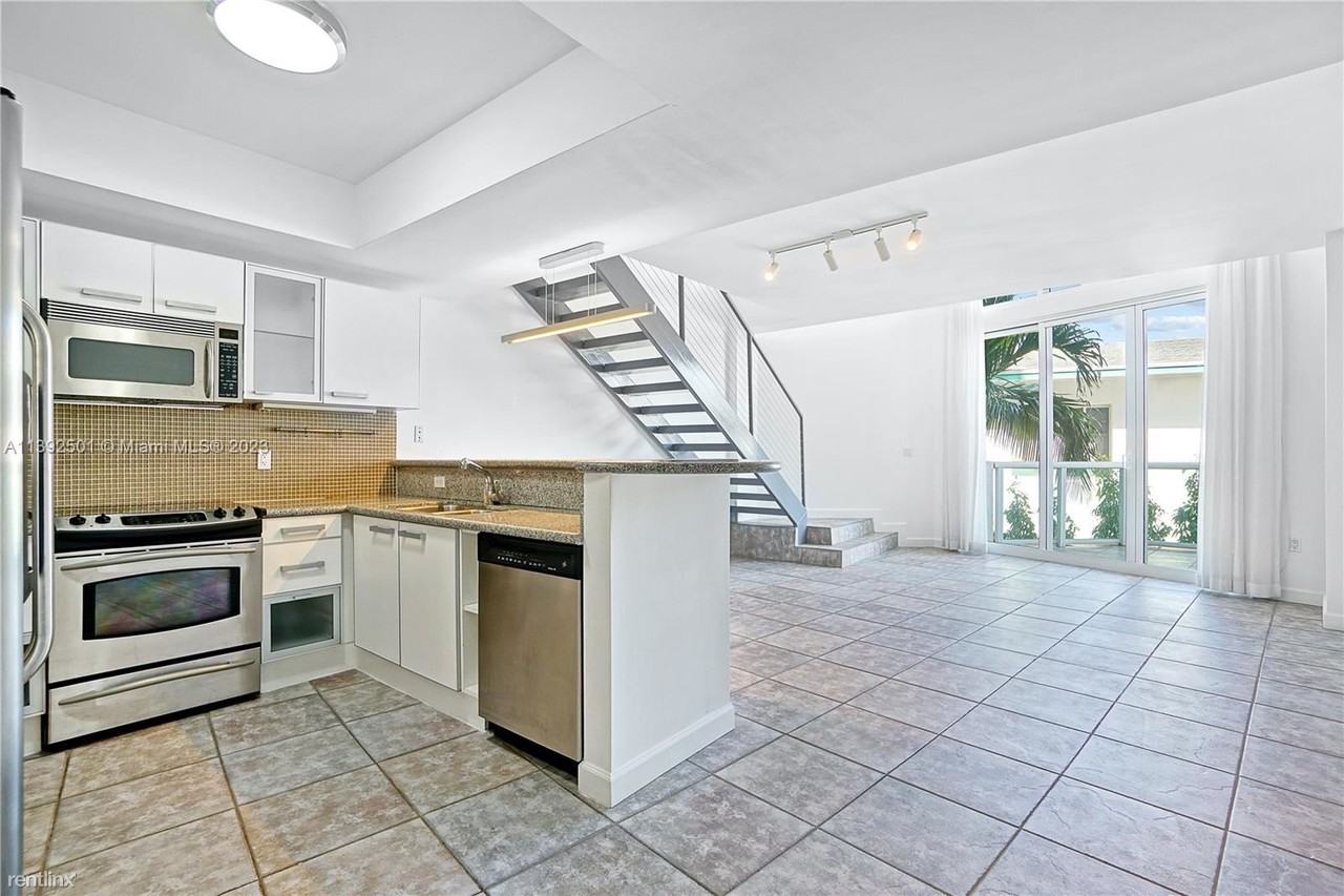 2000 Bay Dr - Photo 2 of 2