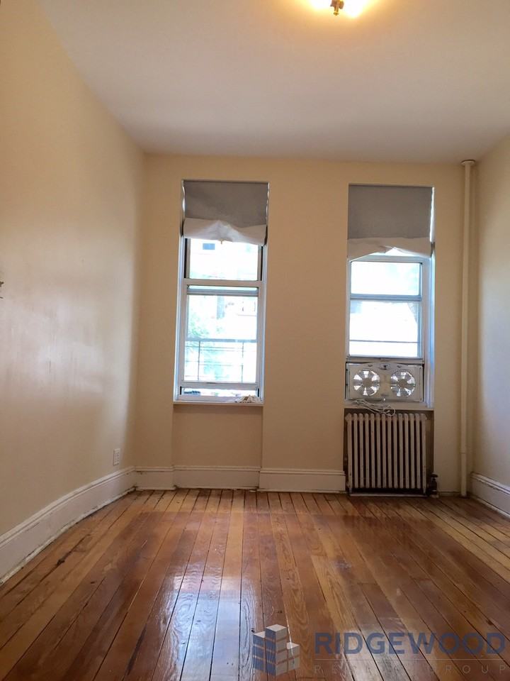 426 Harman St #1 - Photo 2 of 5