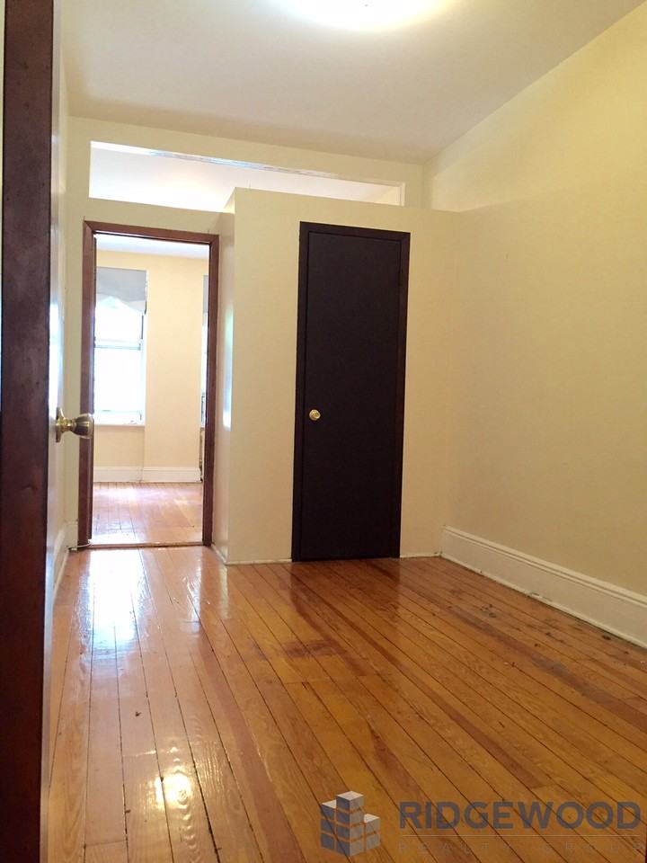 426 Harman St #1 - Photo 3 of 5