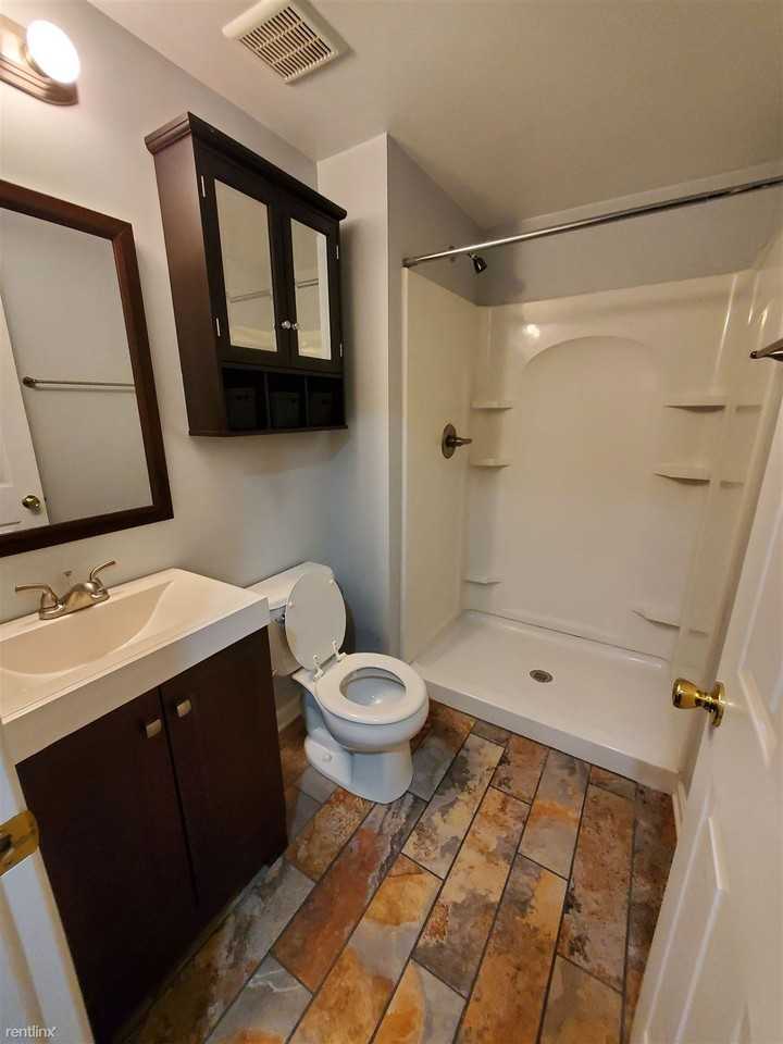 2231 Forest Lawn Dr - Photo 3 of 10