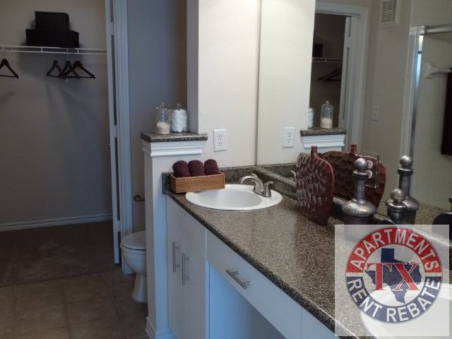 2403 N Washington Ave - Photo 4 of 10