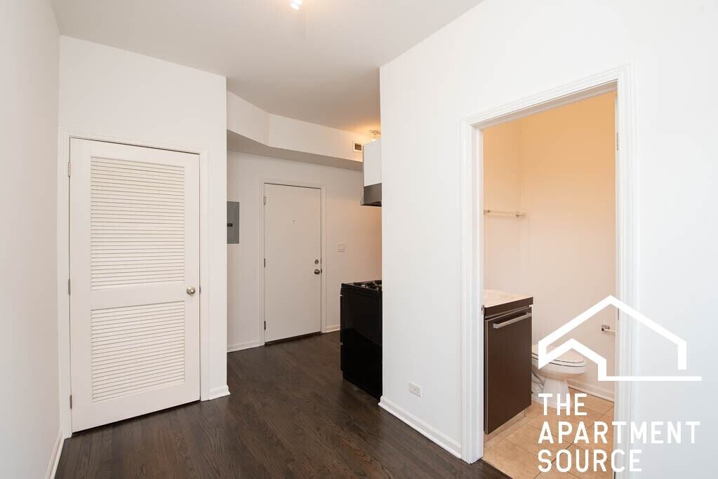 5054 N Winthrop Ave #208 - Photo 4 of 9