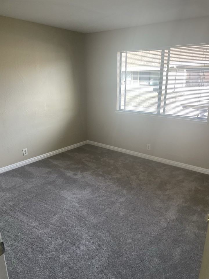 1161 Cherryview Ln - Photo 3 of 13