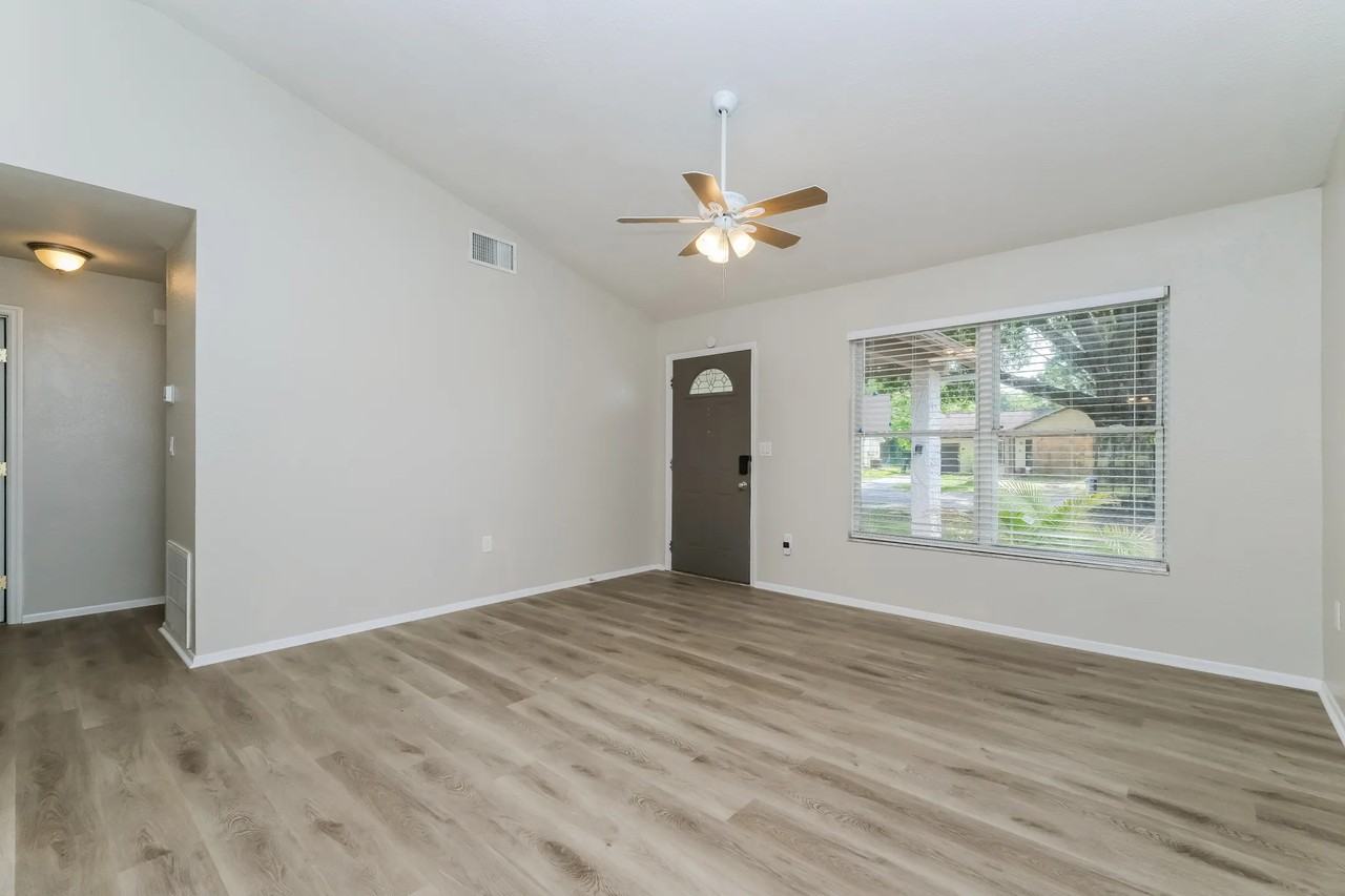 3427 Dellefield St - Photo 3 of 16