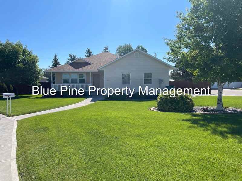 1345 Justa Cir - Photo 2 of 37