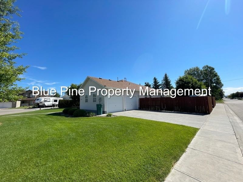 1345 Justa Cir - Photo 3 of 37