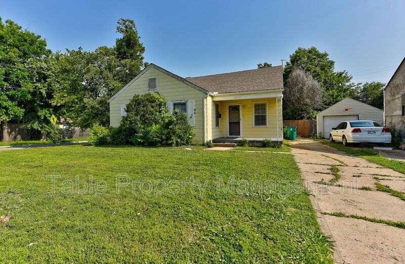 3841 Nw 27th St - Photo 2 of 42