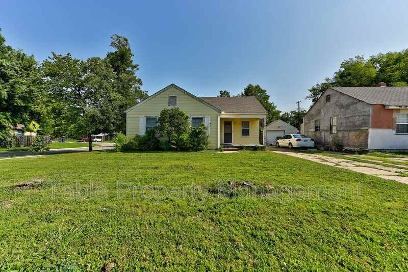 3841 Nw 27th St - Photo 3 of 42