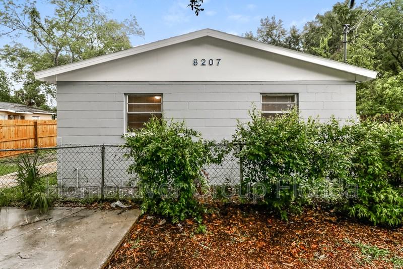 8207 N 17th St - Photo 3 of 20