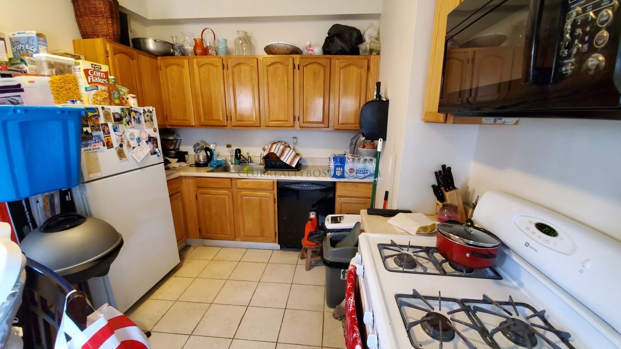 368 Crescent St #1 - Photo 4 of 18