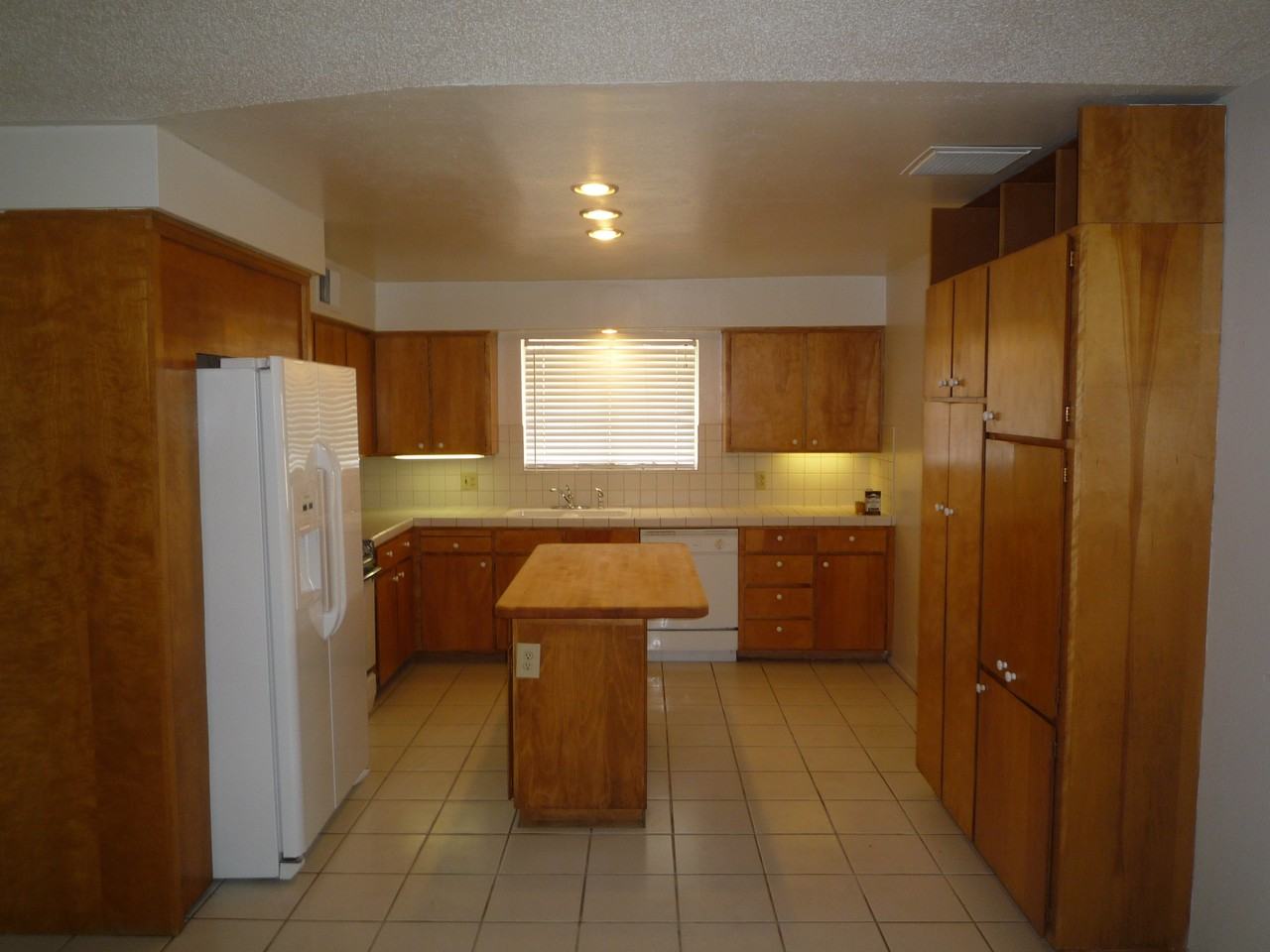 1815 N Daffodil St - Photo 2 of 7