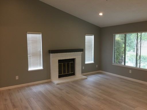 607 Willow Creek Dr - Photo 3 of 12