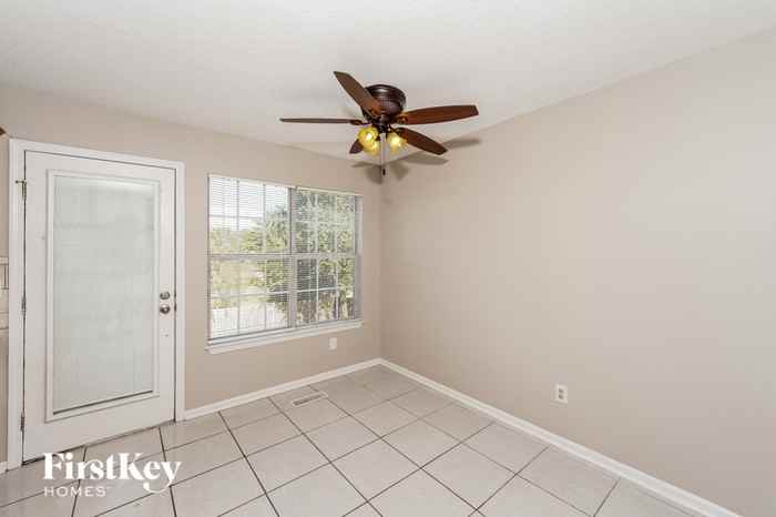 1612 Oliver Rd - Photo 3 of 15