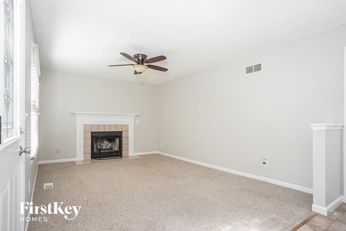 935 Saffron Ln - Photo 3 of 15