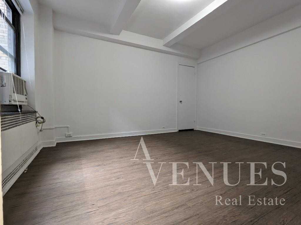 E 38th St #506A - Photo 2 of 5