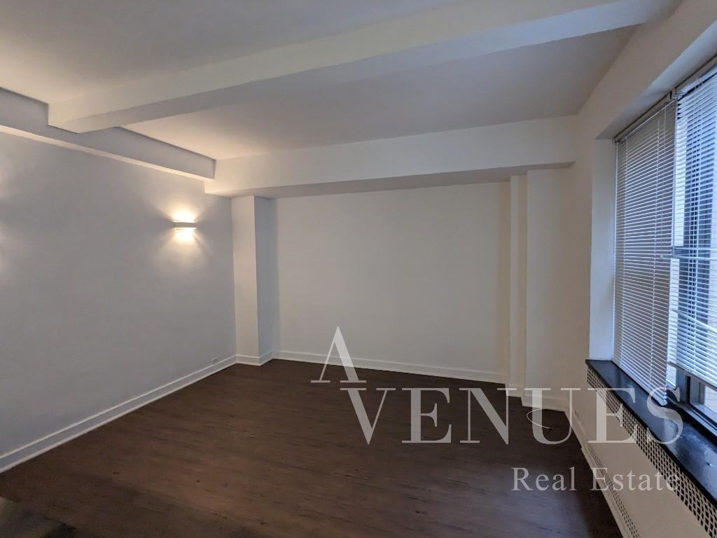 E 38th St #506A - Photo 3 of 5