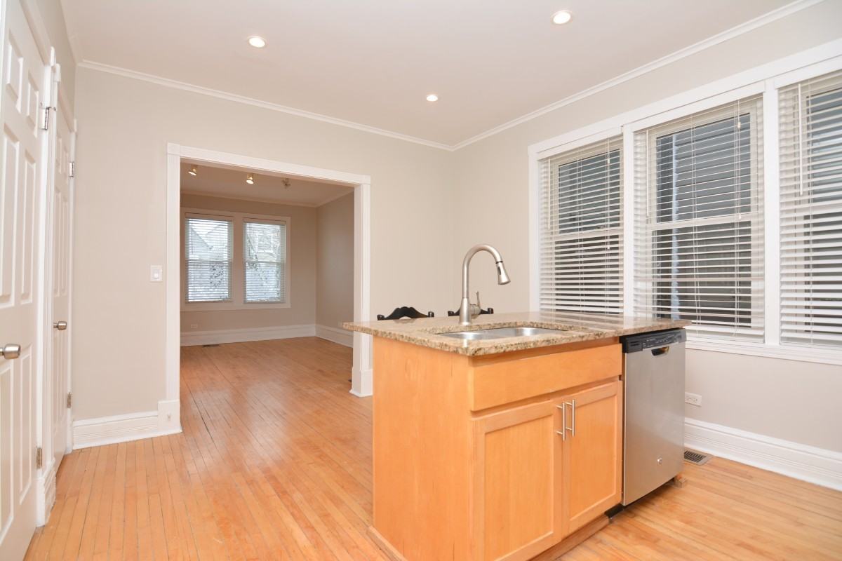 2528 W Charleston St #1 - Photo 4 of 11