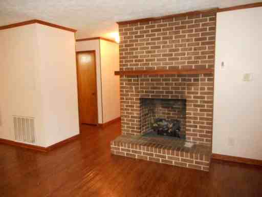 123 Ash Dr - Photo 3 of 8