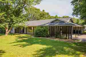 featured image of 107 Nw Winfield Ln