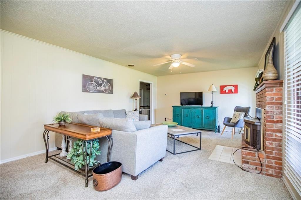 107 Nw Winfield Ln - Photo 2 of 31