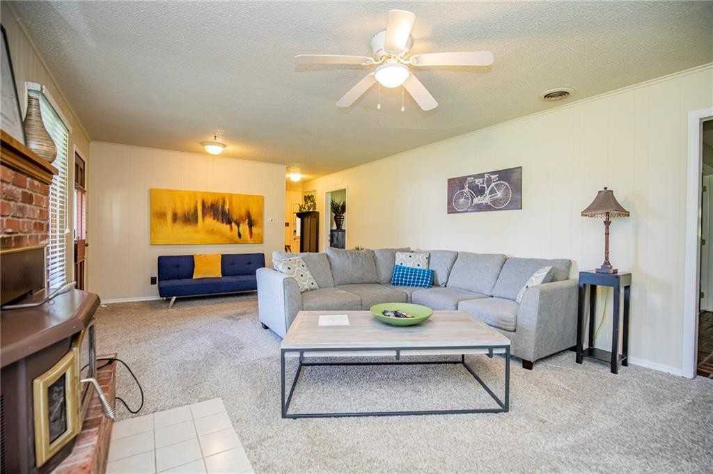 107 Nw Winfield Ln - Photo 4 of 31