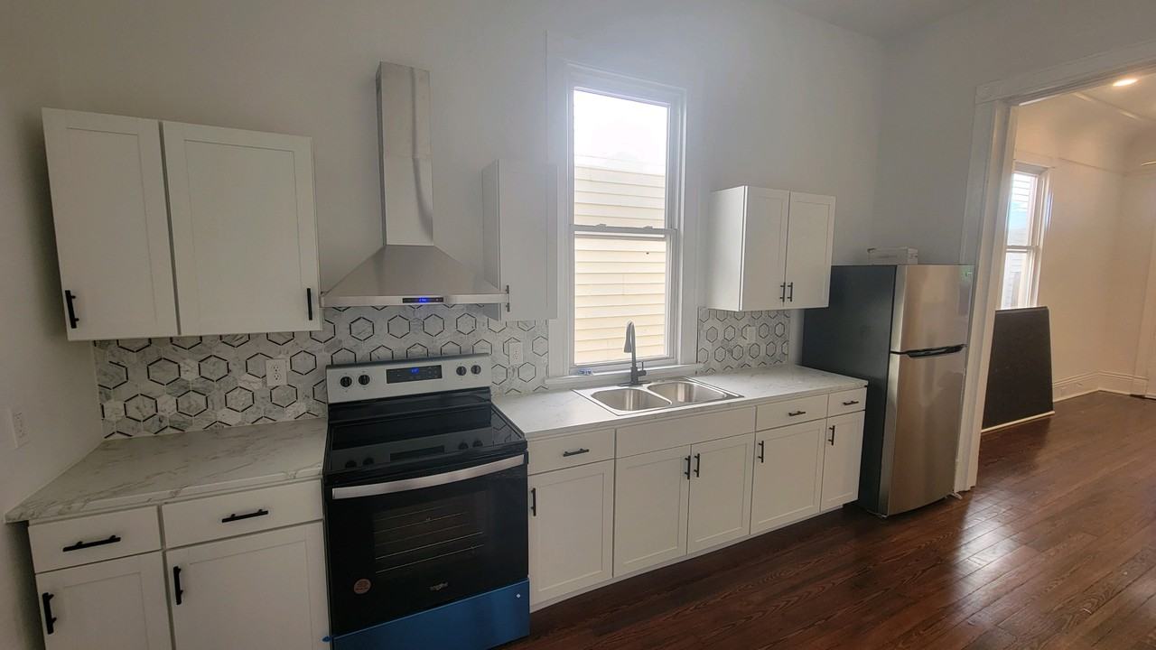 2220 N Rampart St - Photo 2 of 9