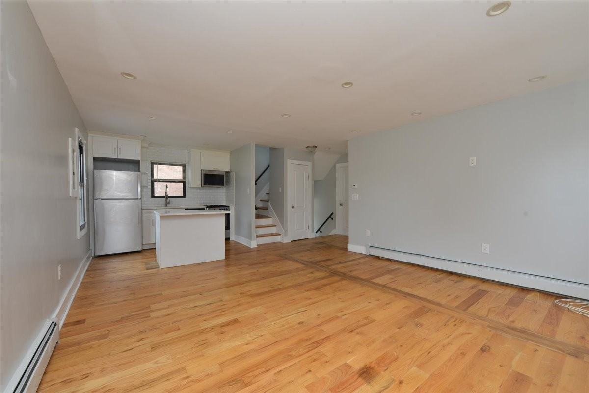 10427 196th St 2nd Fl - Photo 3 of 19