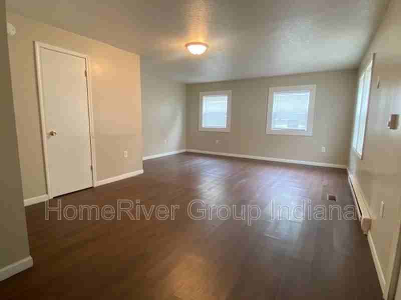 2409 Redwood Ave - Photo 2 of 13