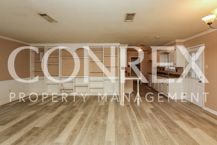 332 Bruin Ave - Photo 3 of 10