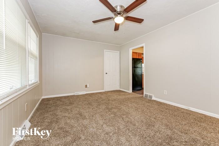 7700 E 48th Ter - Photo 3 of 16