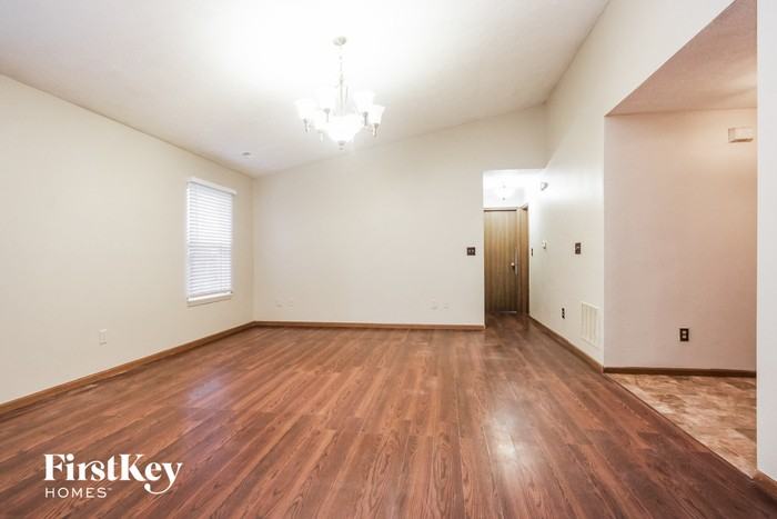 6236 Pinnacle Blvd - Photo 3 of 15