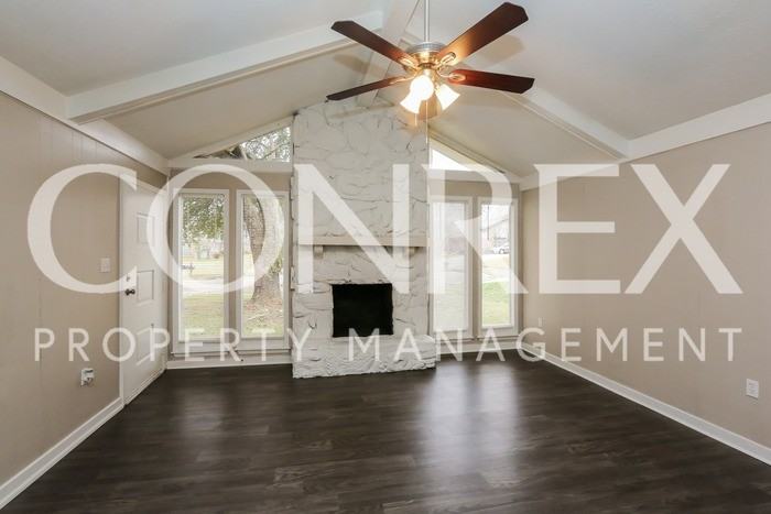 1829 Gloucester Pl - Photo 3 of 11