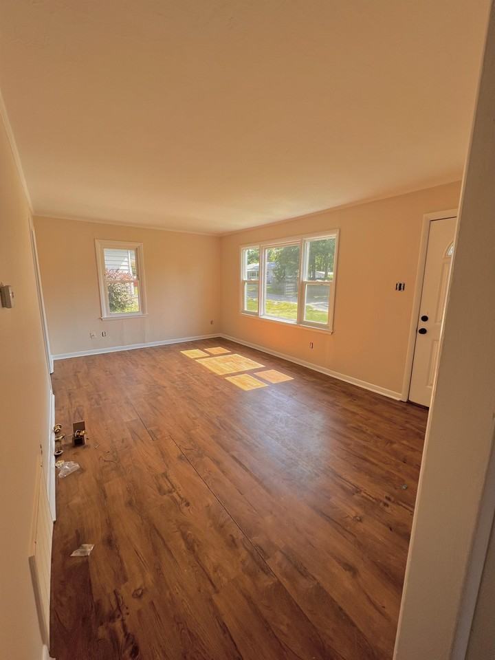 805 Jewell Ave #805 - Photo 3 of 9