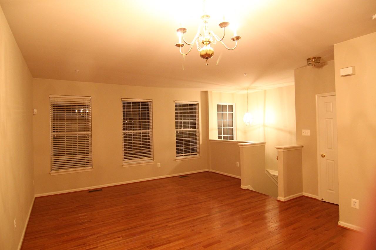 7710 Valley Oak Dr - Photo 2 of 7