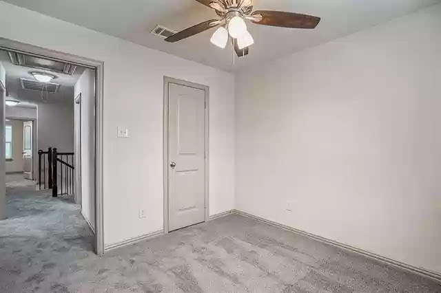 2361 Homewood Ln - Photo 4 of 11