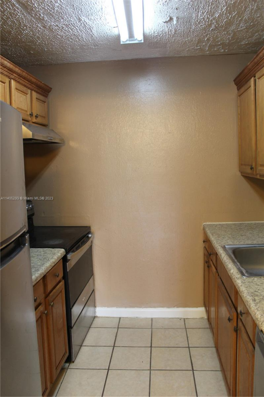 440 Nw 39th Ave #202 - Photo 3 of 5