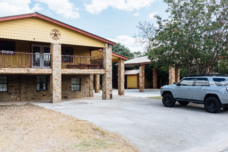 2481 Lakeshore Dr - Photo 3 of 23