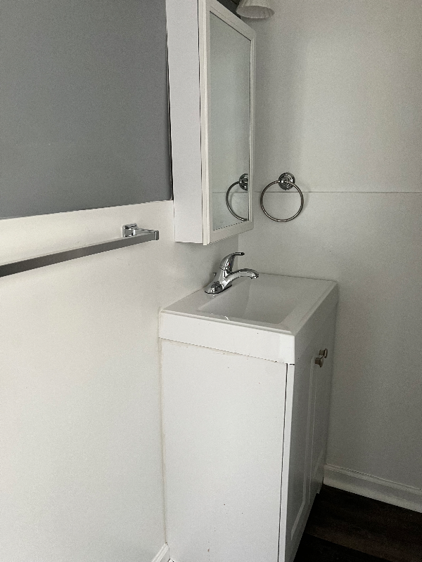 104 Charles Ave - Photo 5 of 17