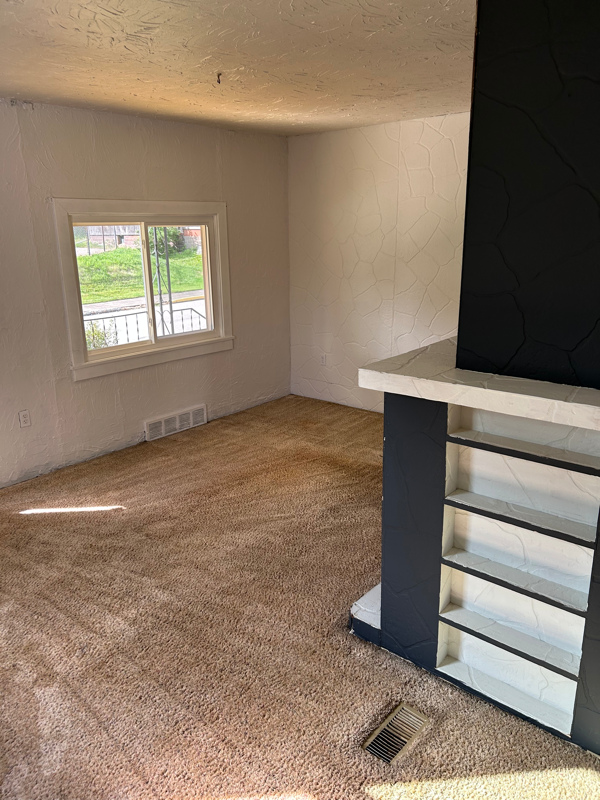 1031 7th St - Photo 3 of 14