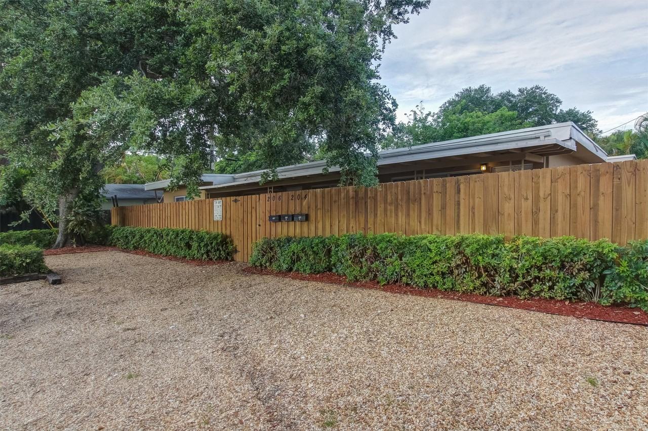 206 Ne 10th Ave #3 - Photo 2 of 38