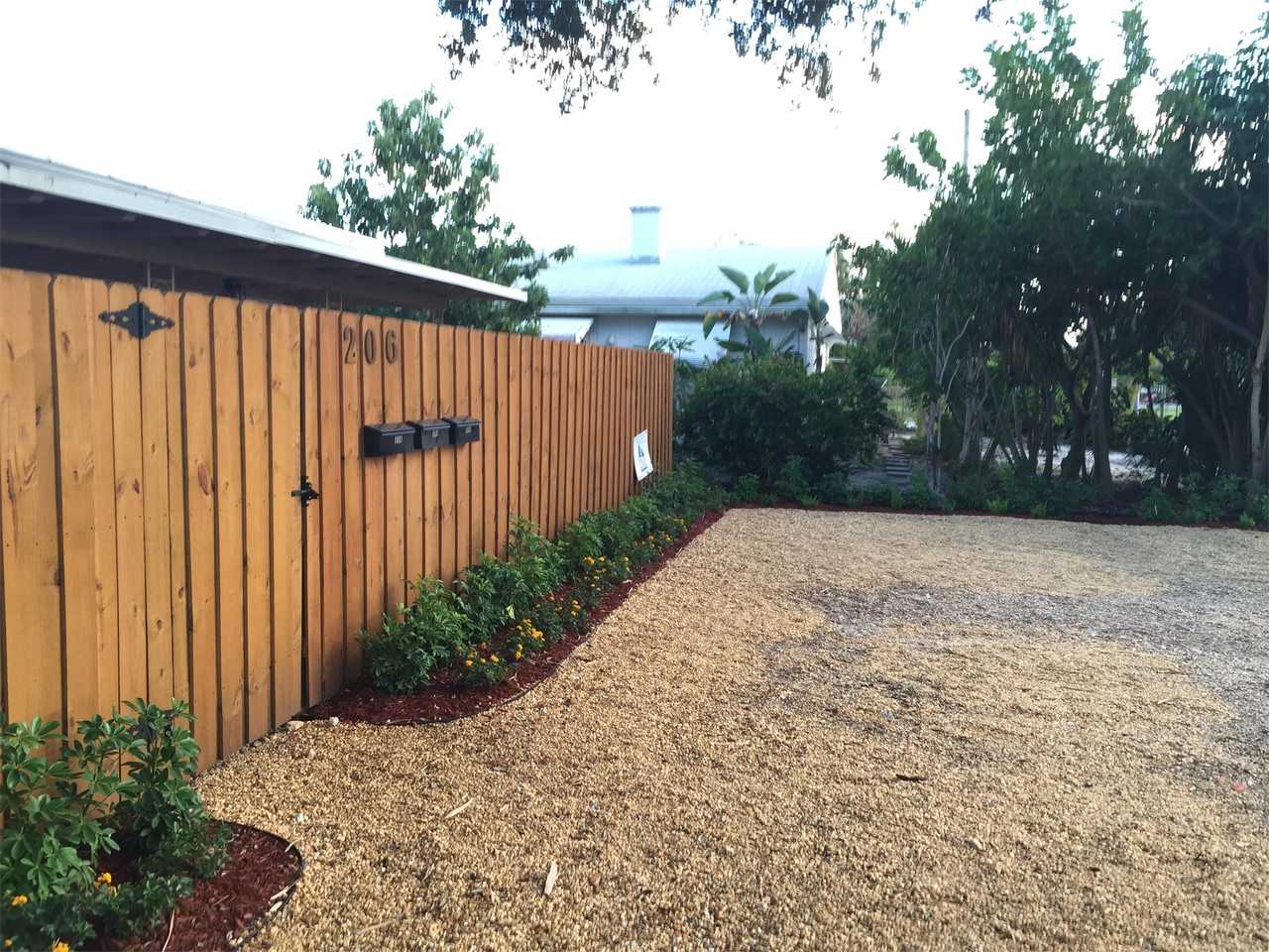 206 Ne 10th Ave #3 - Photo 3 of 38