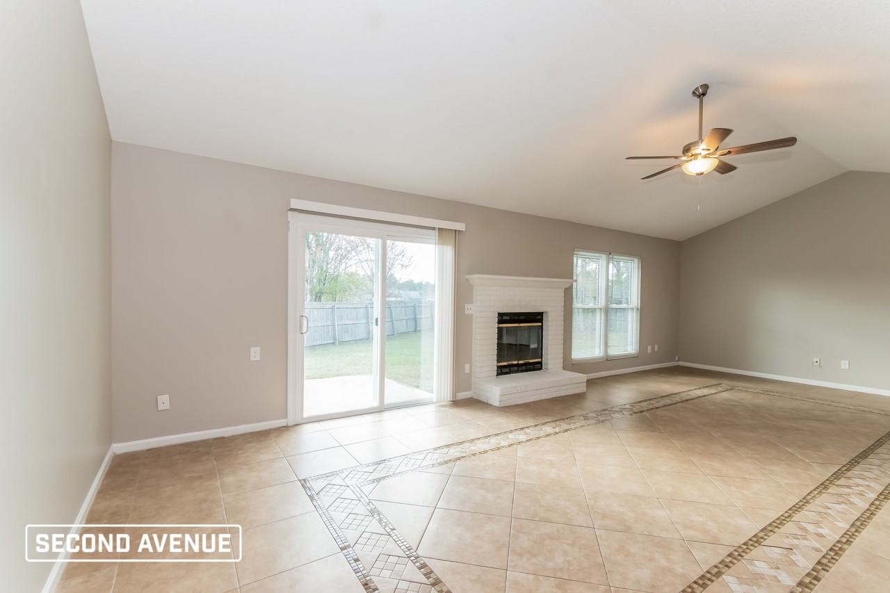 8236 Hot Springs Dr N - Photo 4 of 20