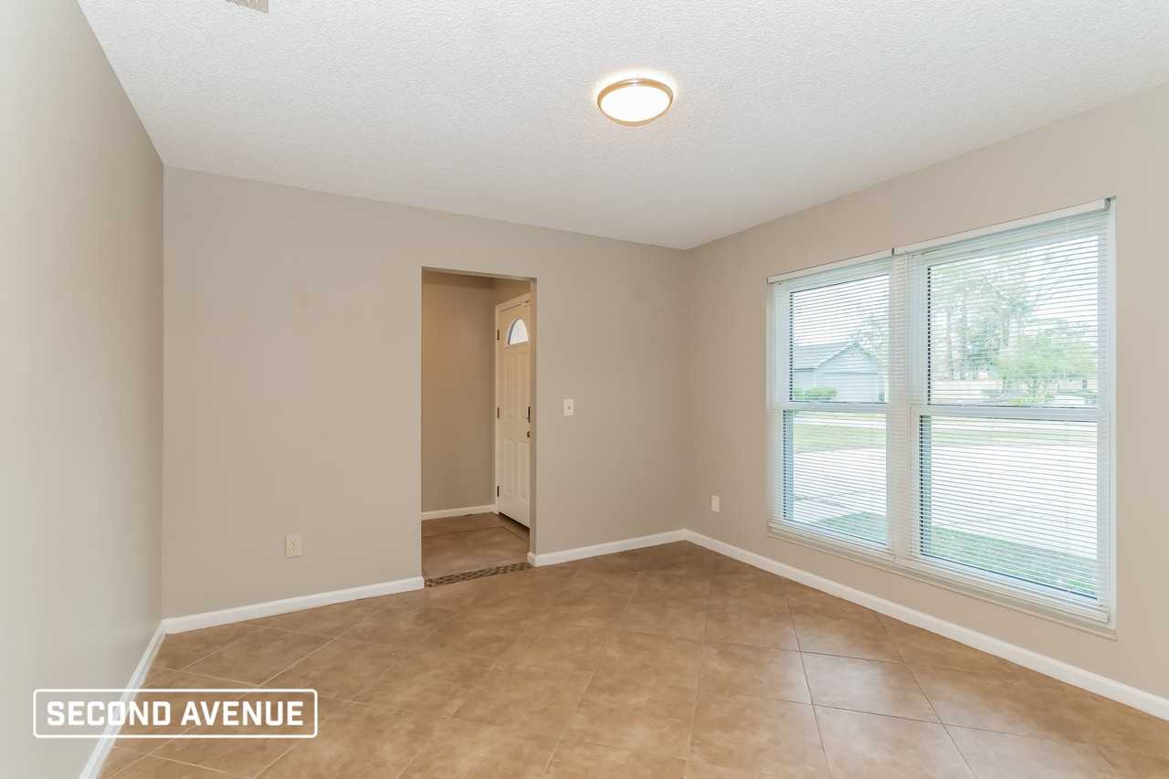 8236 Hot Springs Dr N - Photo 7 of 20