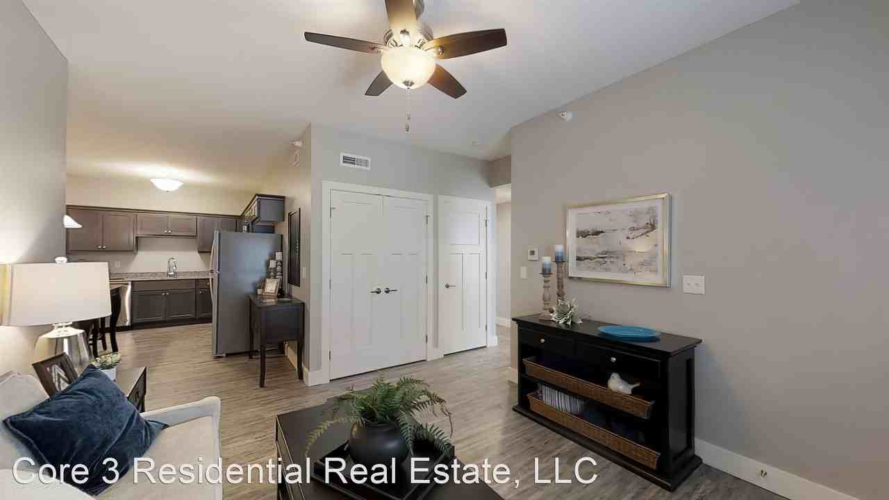 Revolutionary Square Apartments Revolutionary Sq, Bloomington, IL