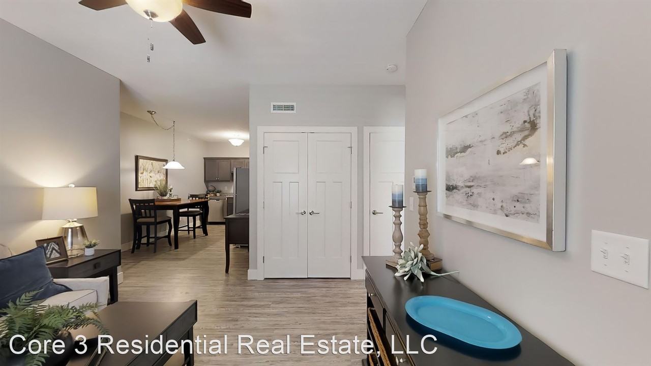 Revolutionary Square Apartments Revolutionary Sq, Bloomington, IL